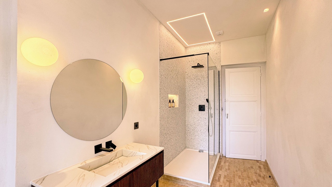 Photo of Bathroom in Parmain