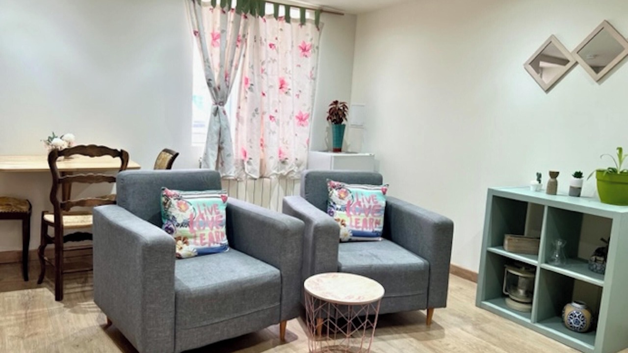 Photo of Livingroom in Stains