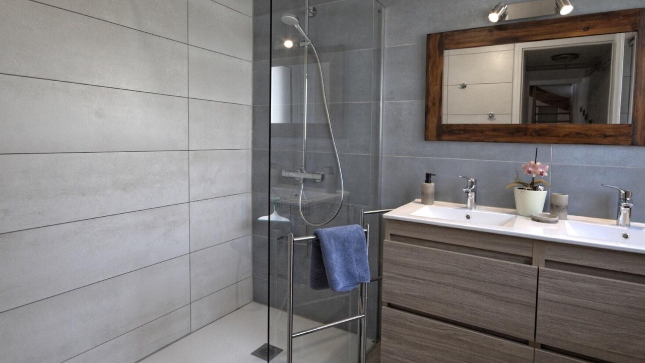 Photo of Bathroom in Gourgeon