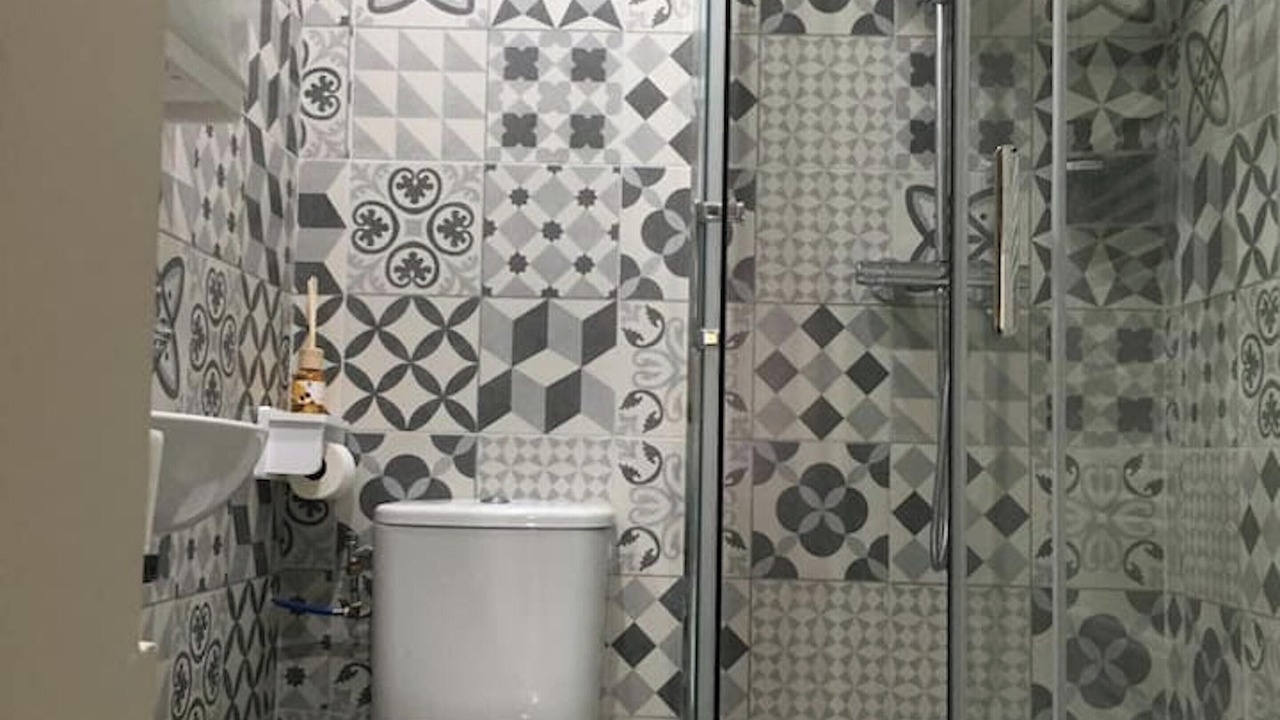 Photo of Bathroom in Stains