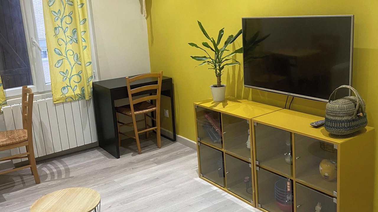 Photo of Livingroom in Stains
