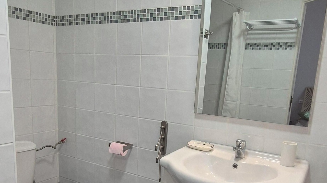Photo of Bathroom in Neuville-Bosc