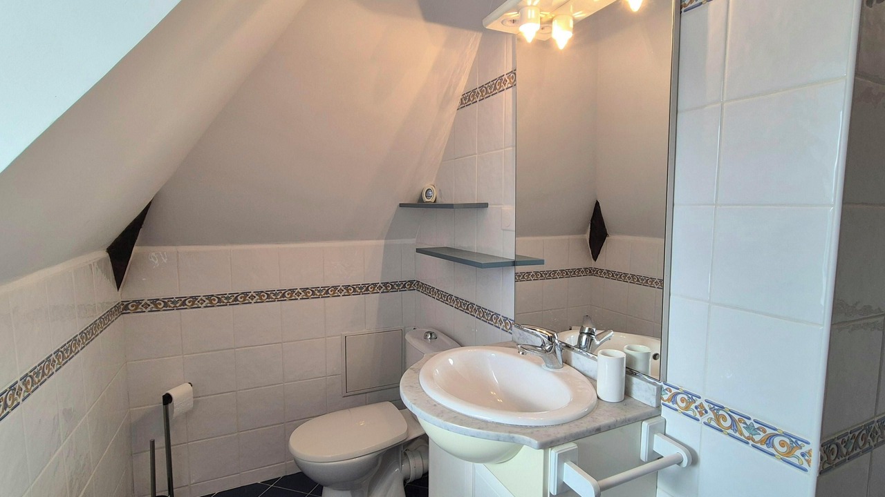 Photo of Bathroom in Neuville-Bosc