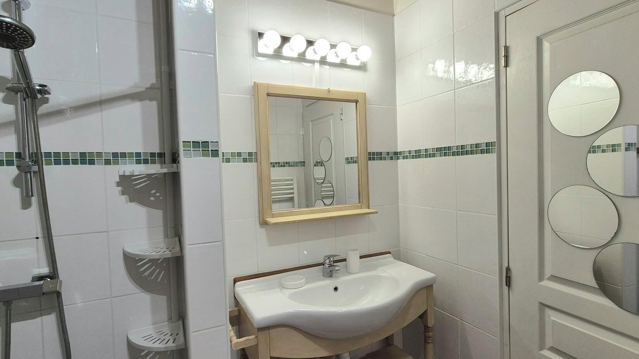 Photo of Bathroom in Neuville-Bosc