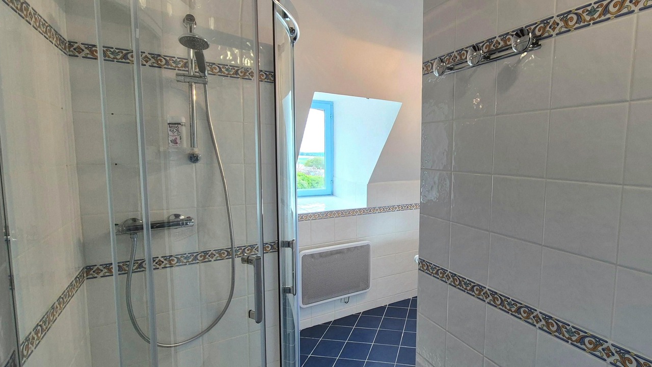Photo of Bathroom in Neuville-Bosc