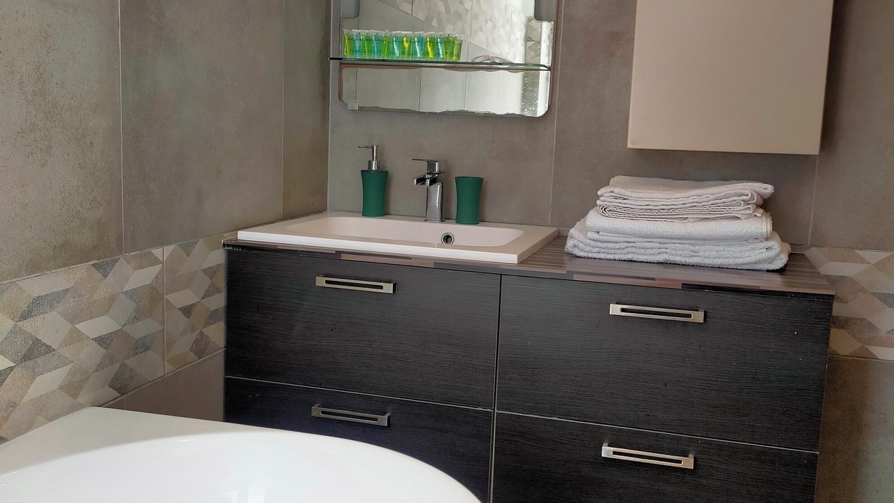 Photo of Bathroom in Lens