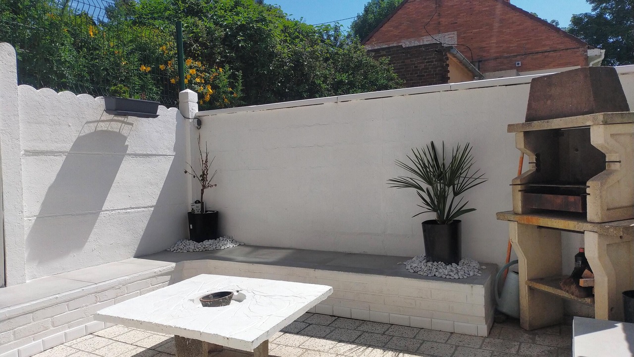 Photo of Outdoor in Lens