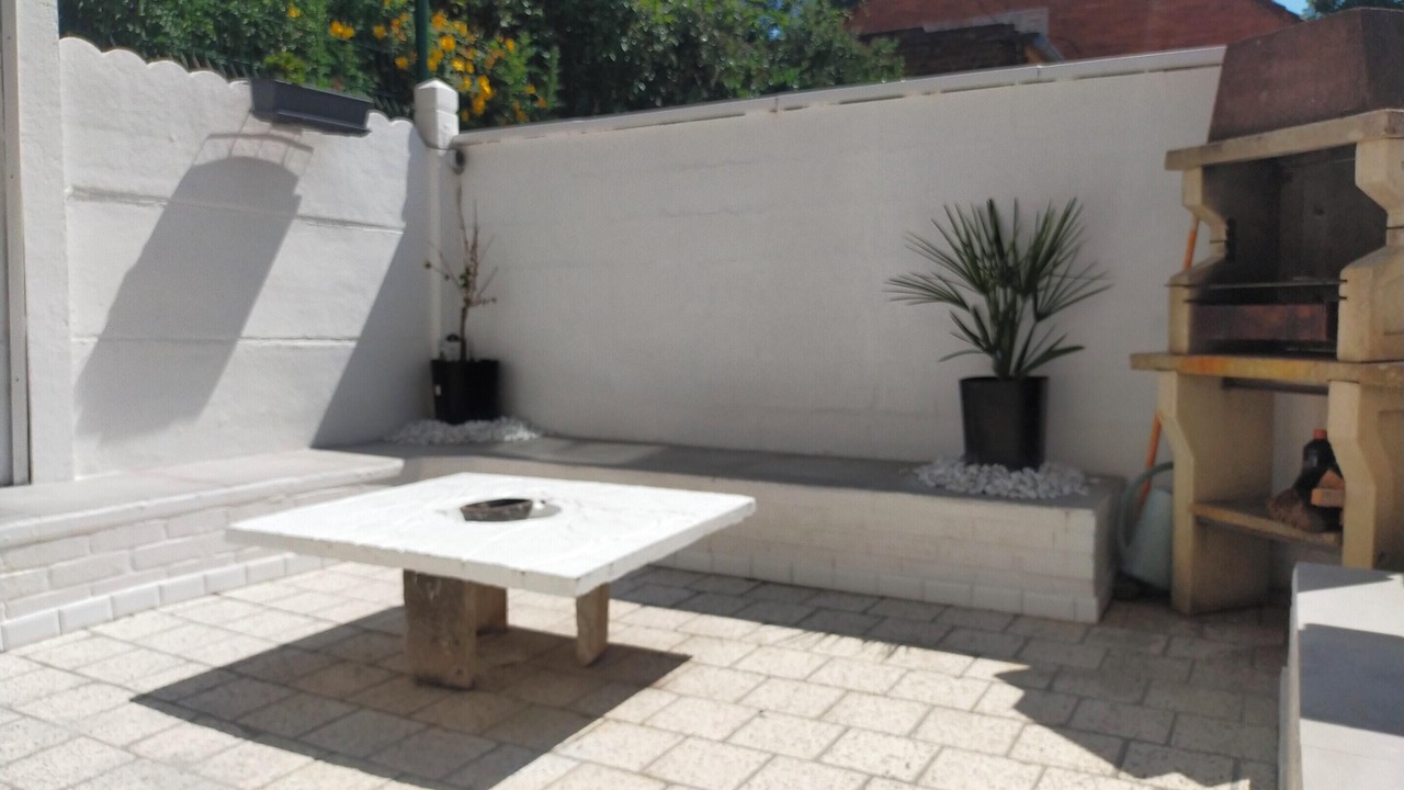 Photo of Outdoor in Lens