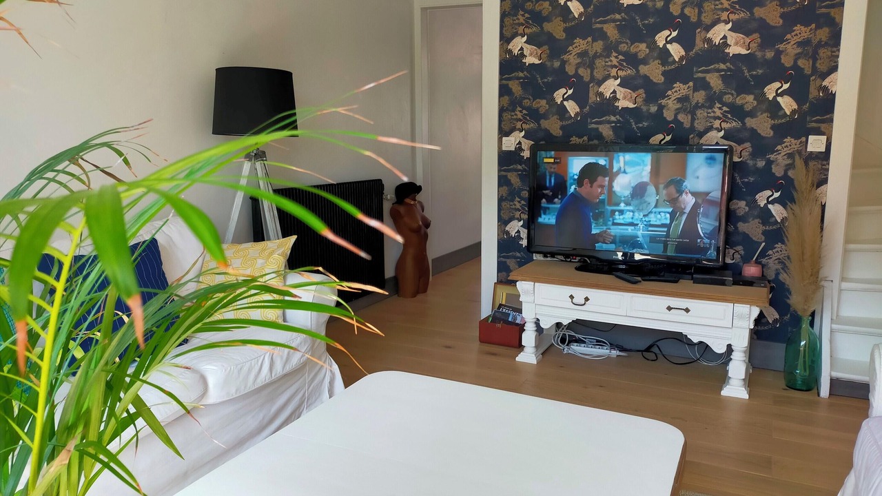 Photo of Bedroom in Lens