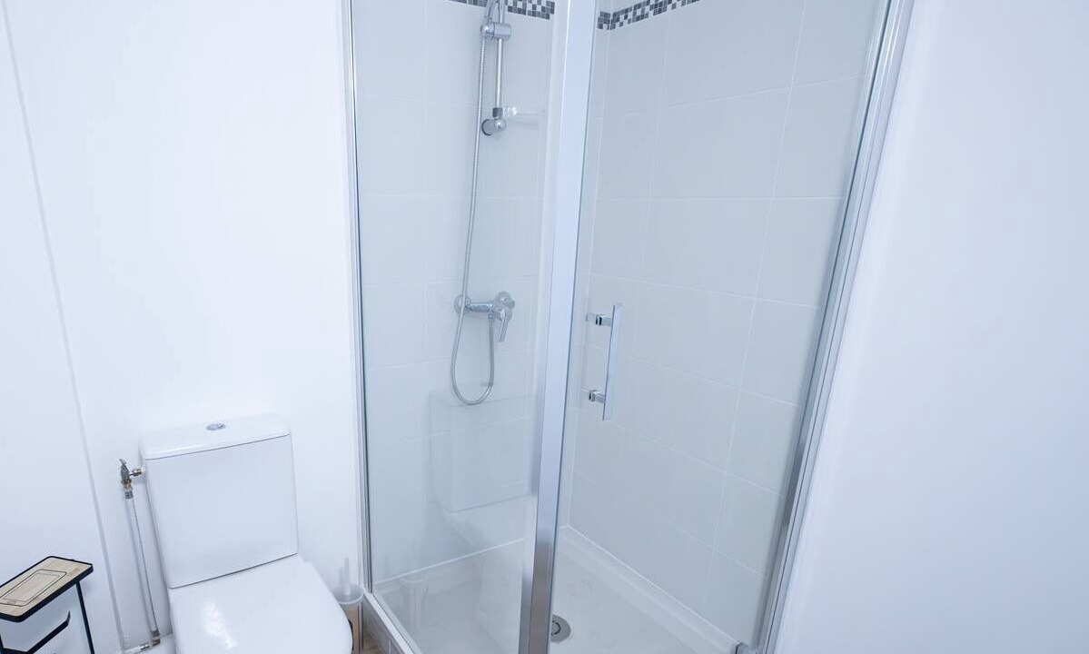 Photo of Bathroom in Lens