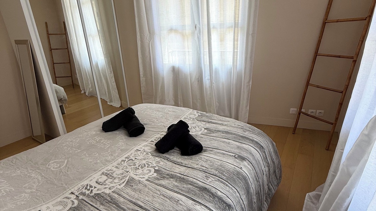 Photo of Bedroom in Mantes-la-Jolie
