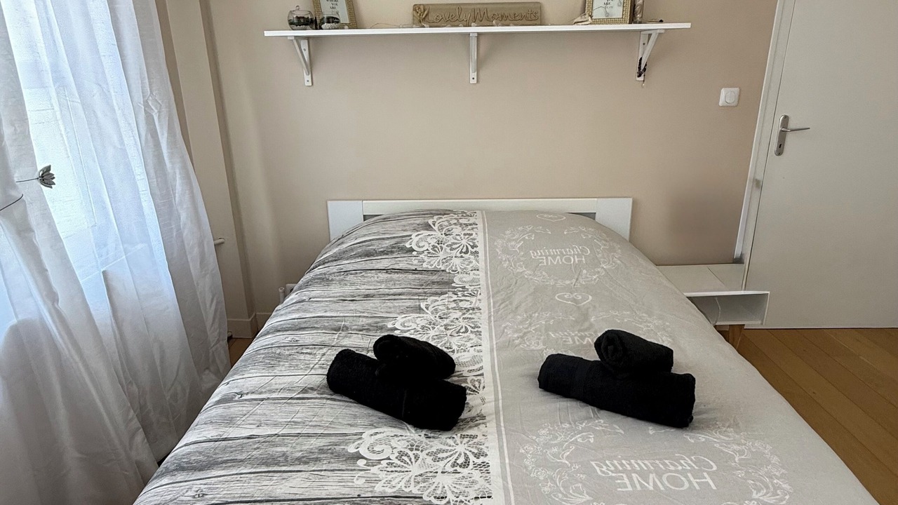 Photo of Bedroom in Mantes-la-Jolie