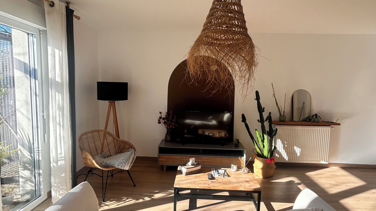 Photo of Livingroom in Stains