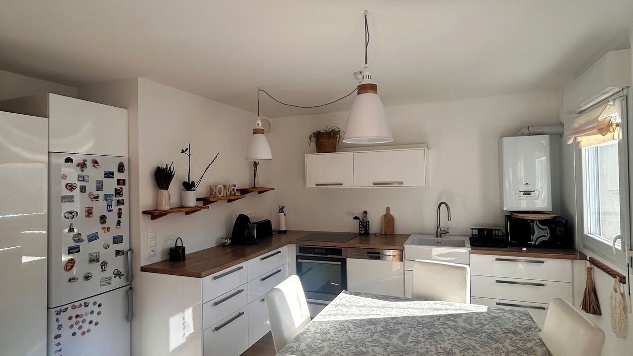 Photo of Kitchen in Stains