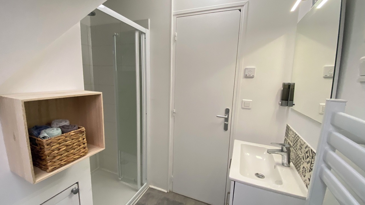 Photo of Bathroom in Margny-les-Compiegne