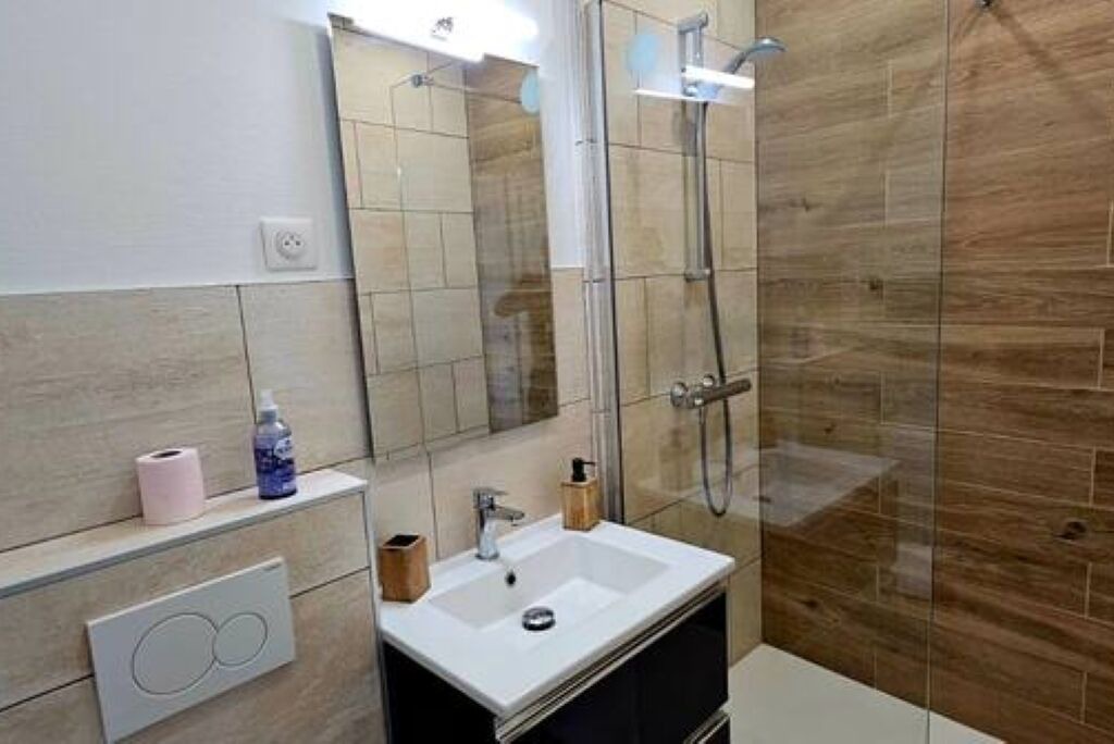 Photo of Bathroom in Besancon Old Town