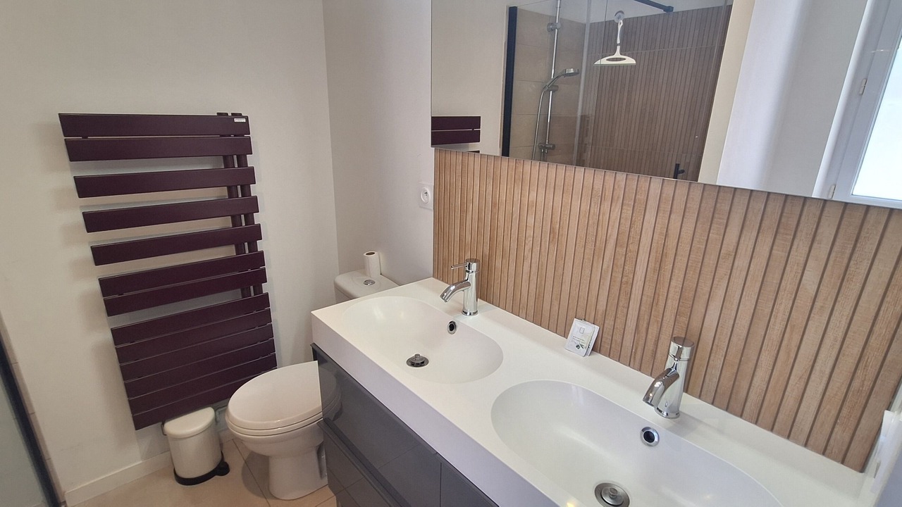 Photo of Bathroom in Deville-les-Rouen