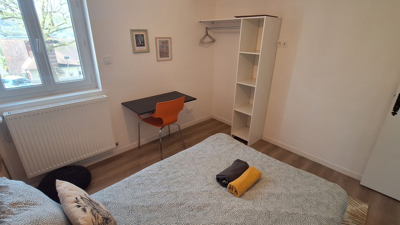 Photo of Bedroom in Deville-les-Rouen