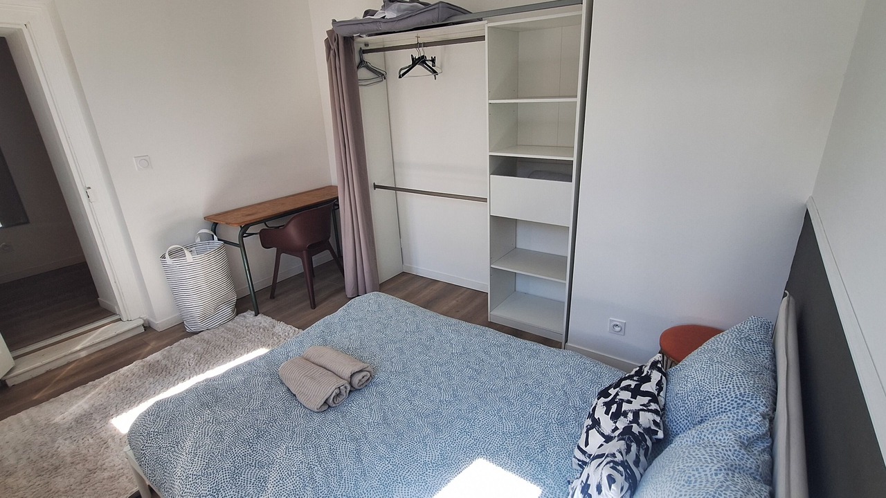 Photo of Bedroom in Deville-les-Rouen