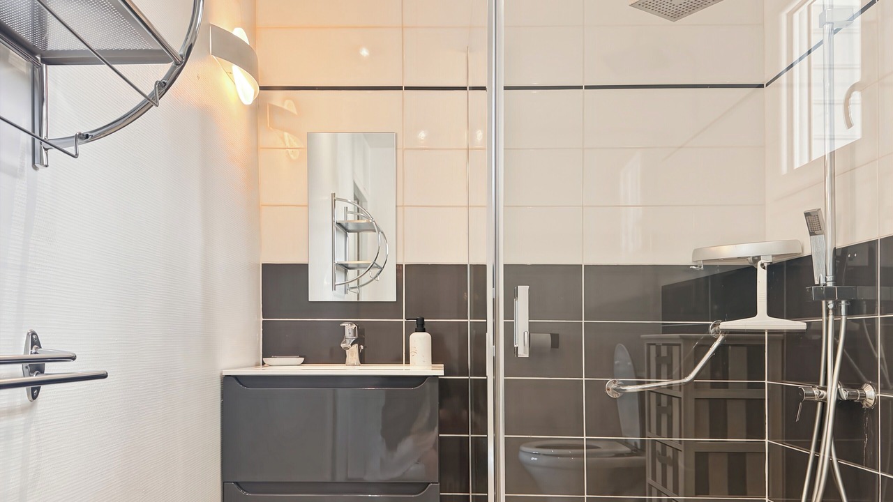 Photo of Bathroom in Routhiauville