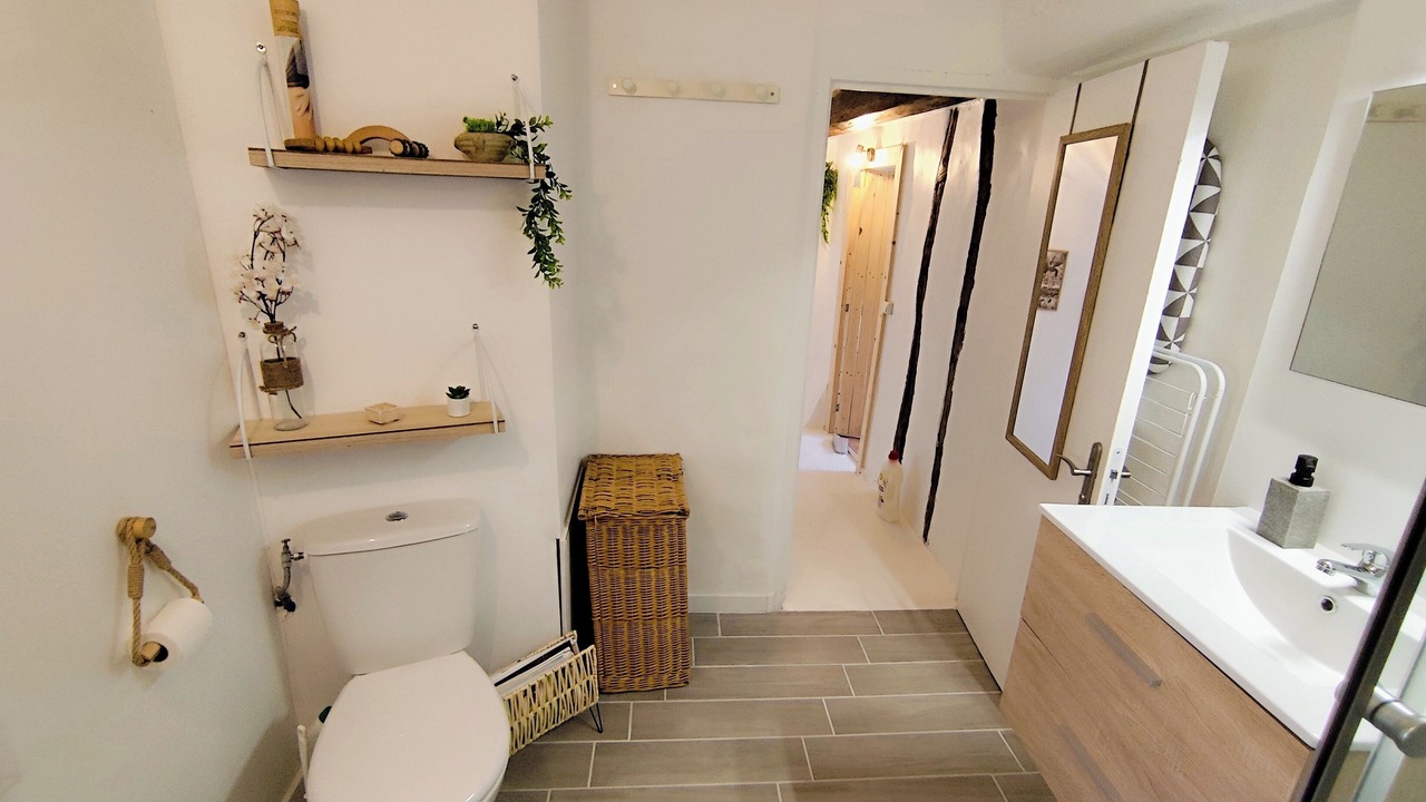 Photo of Bathroom in Montreuil-aux-Lions