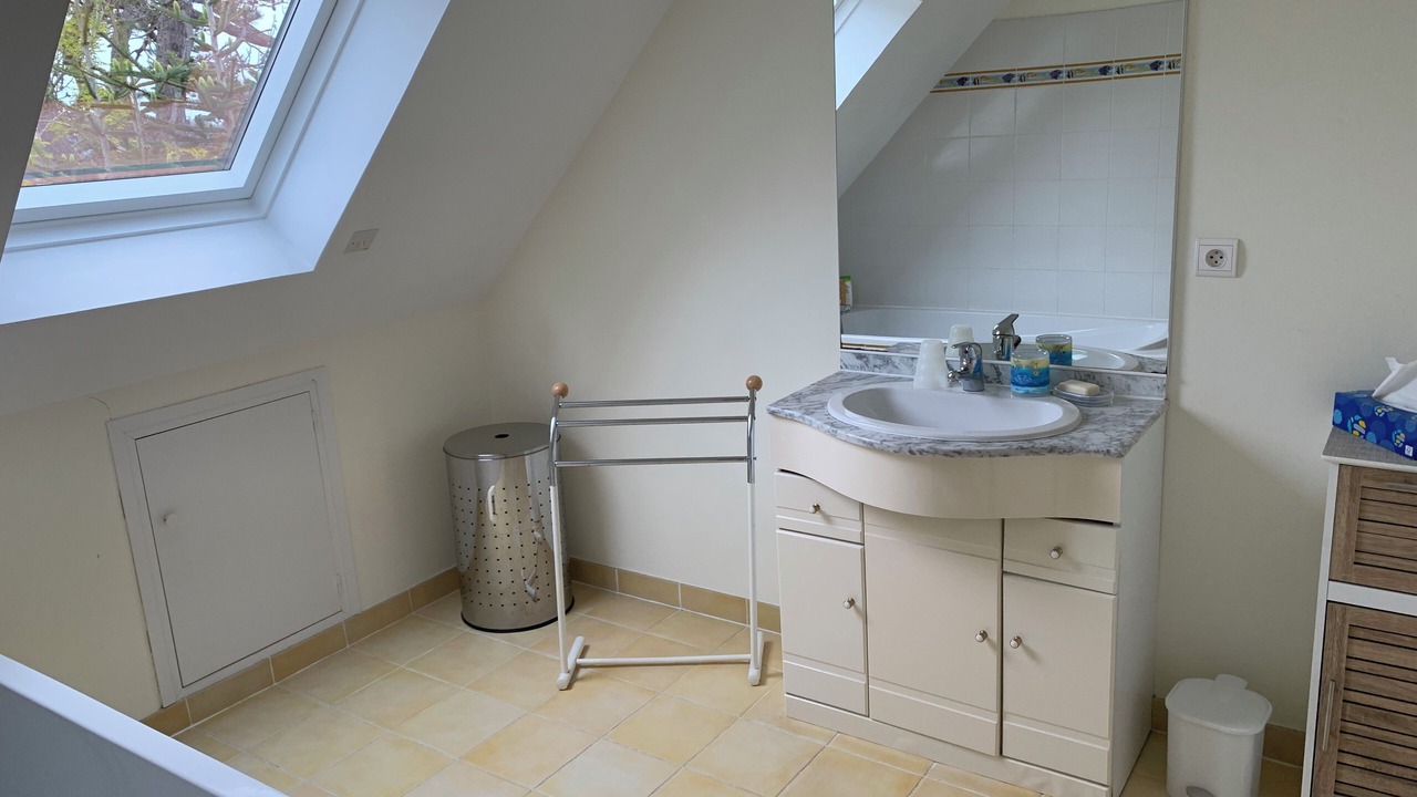 Photo of Bathroom in (le) Mesnil Hue