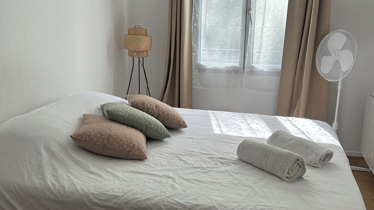 Photo of Bedroom in Mantes-la-Jolie
