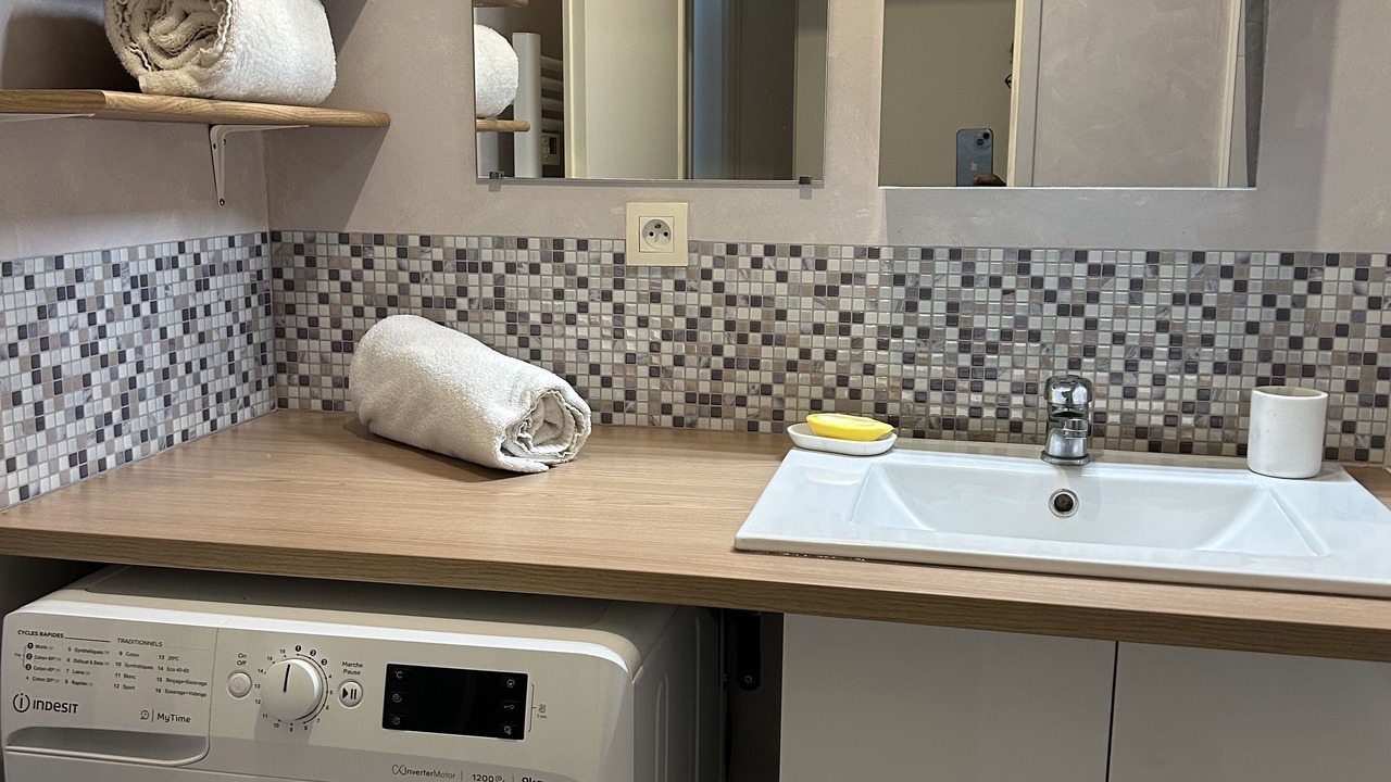 Photo of Bathroom in Mantes-la-Jolie