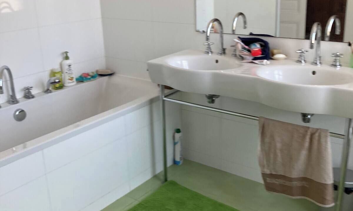 Photo of Bathroom in Crespieres
