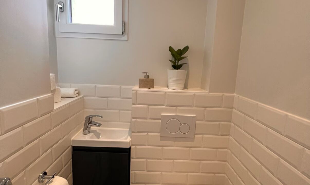 Photo of Bathroom in L'Economie