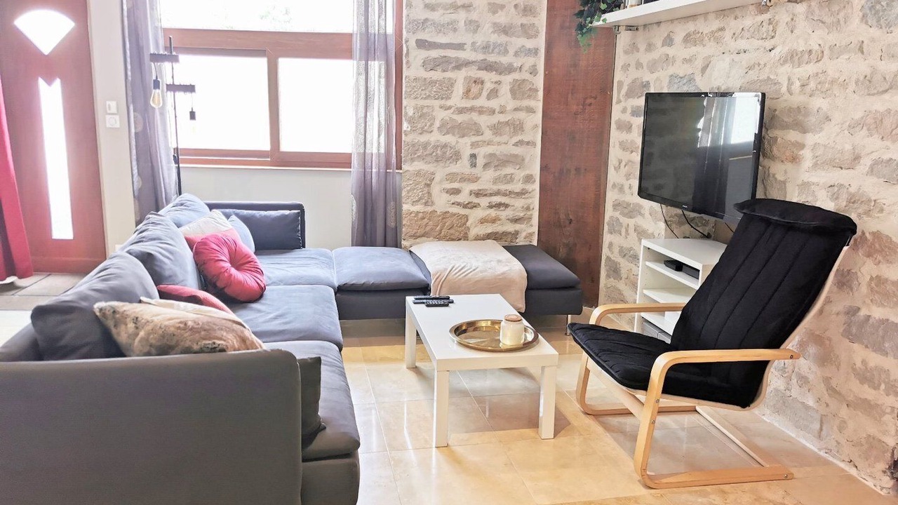 Photo of Livingroom in Faubourg-Raines