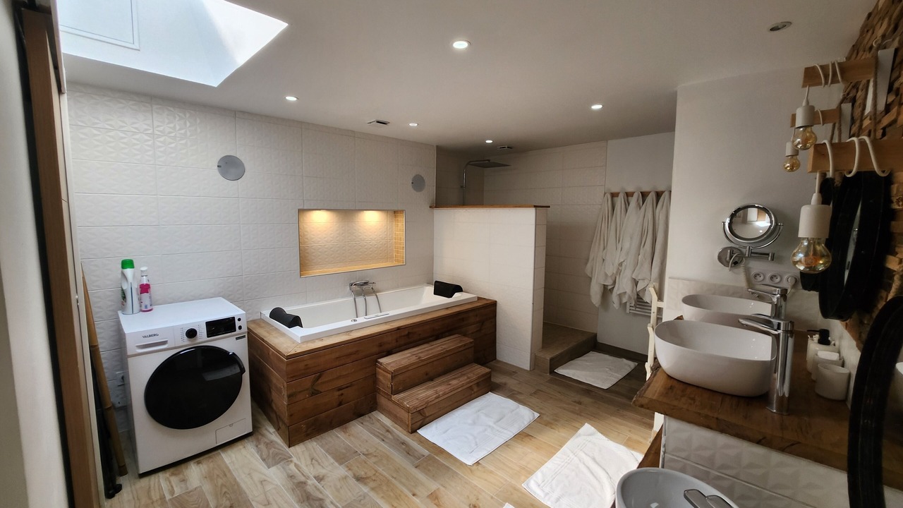 Photo of Bathroom in Dreuil-les-Amiens