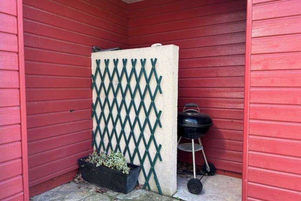 Photo of Outdoor in Commes