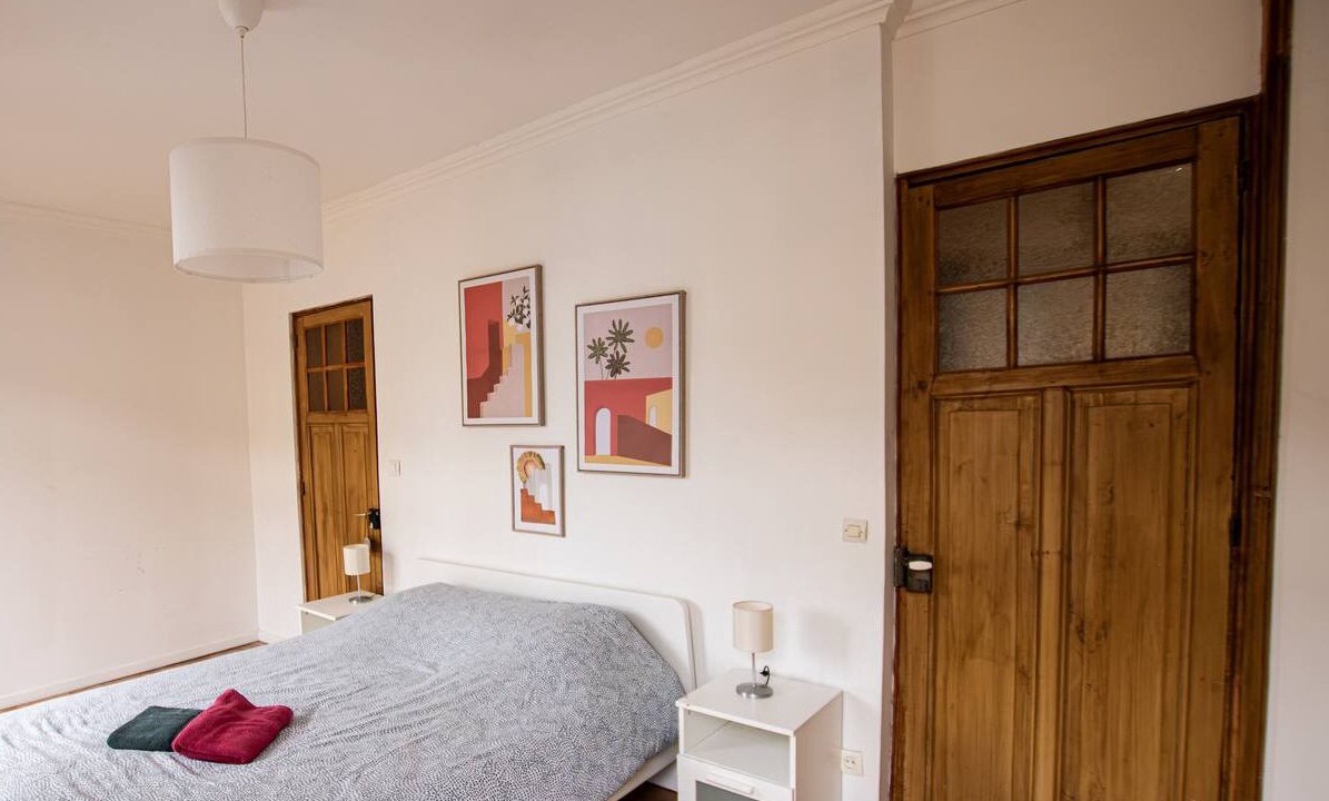 Photo of Bedroom in Lens
