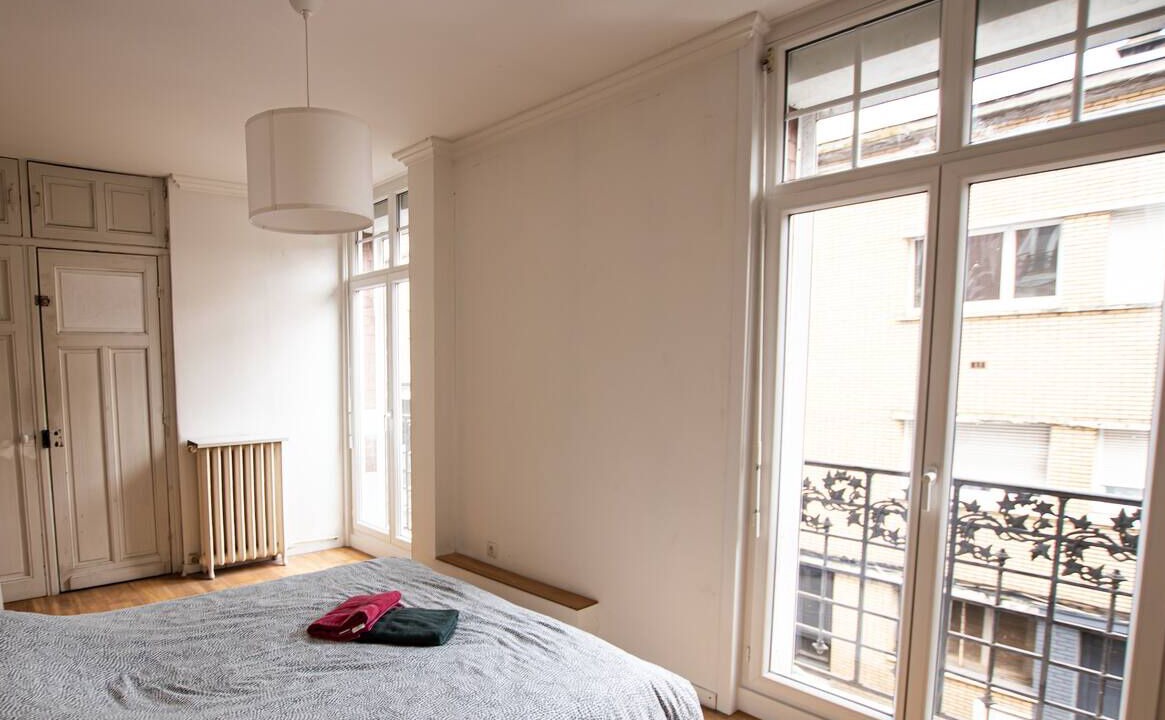 Photo of Bedroom in Lens