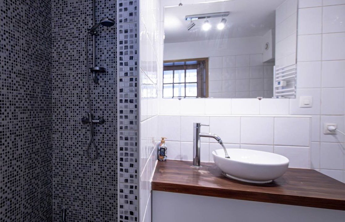 Photo of Bathroom in Lens