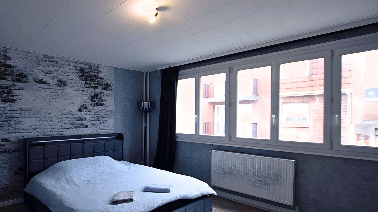 Photo of Bedroom in Lens