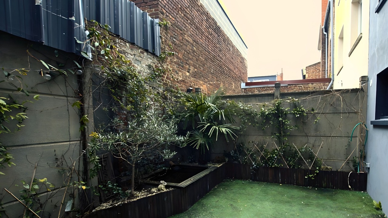 Photo of Outdoor in Lens