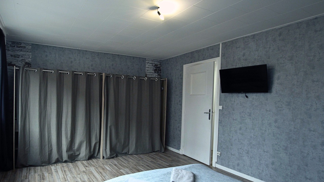 Photo of Bedroom in Lens