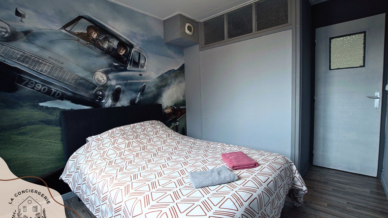 Photo of Bedroom in Lens