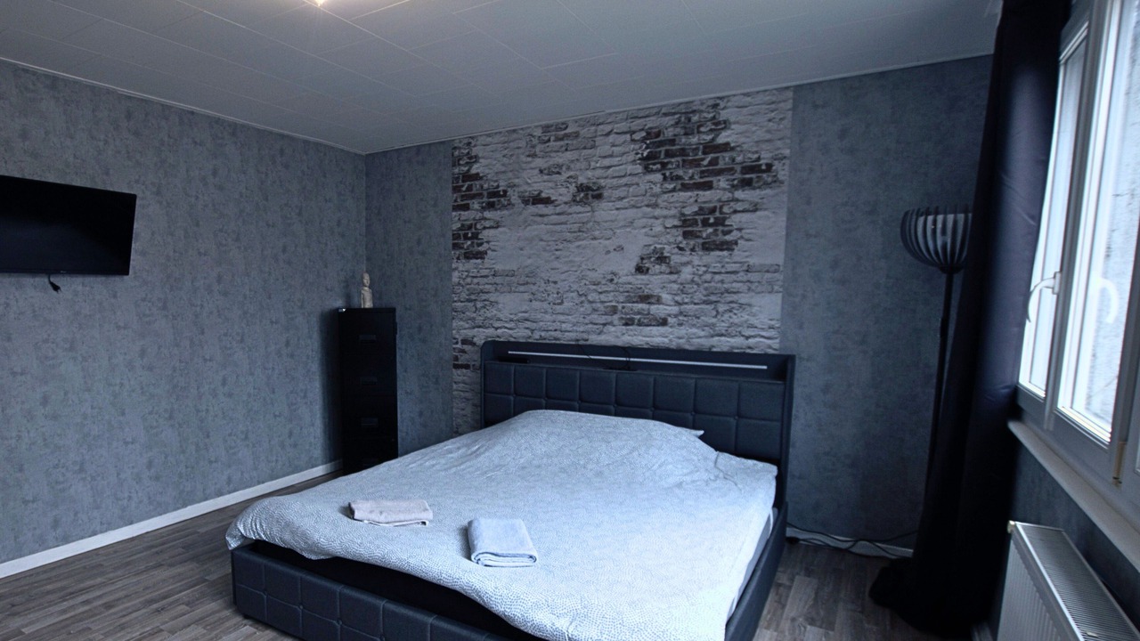 Photo of Bedroom in Lens