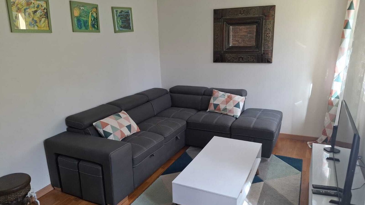 Photo of Livingroom in Neville