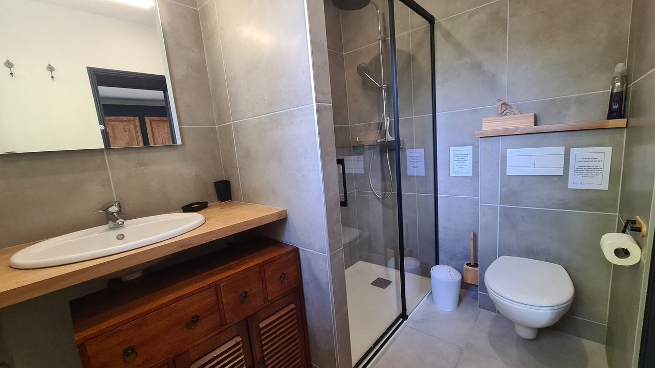 Photo of Bathroom in Saint-Etienne-sur-Reyssouze