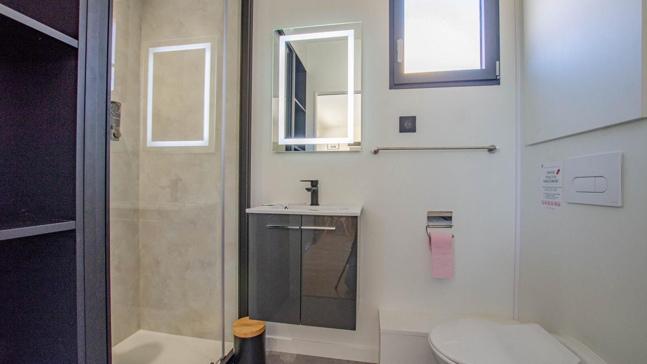 Photo of Bathroom in Arsonval