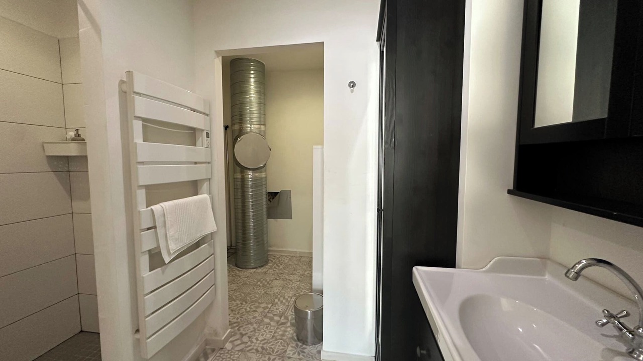 Photo of Bathroom in Courlancy