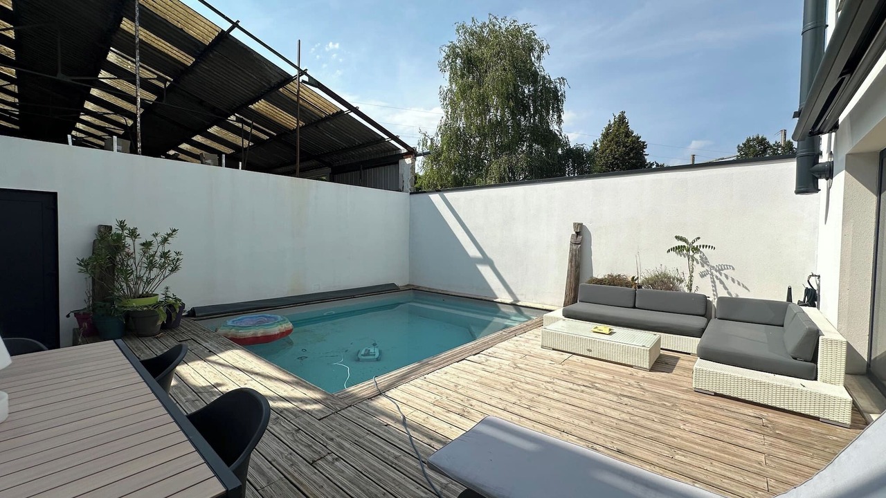 Photo of Outdoor in Courlancy