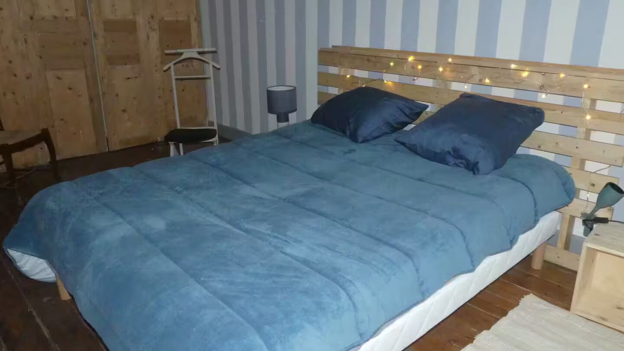 Photo of Bedroom in Tours-en-Vimeu