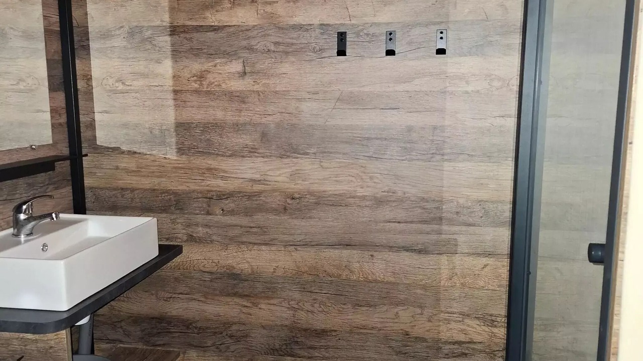 Photo of Bathroom in Long