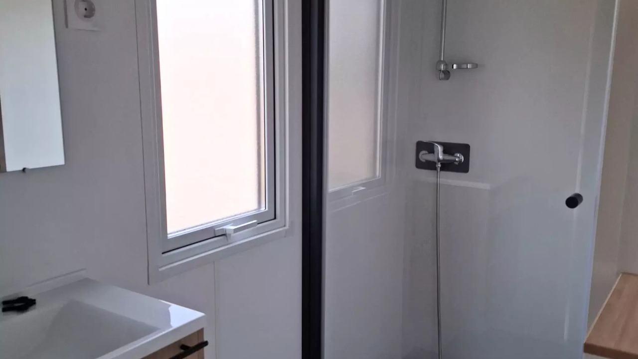 Photo of Bathroom in Long