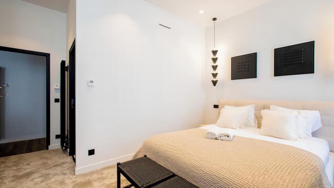 Photo of Bedroom in 8th Arrondissement
